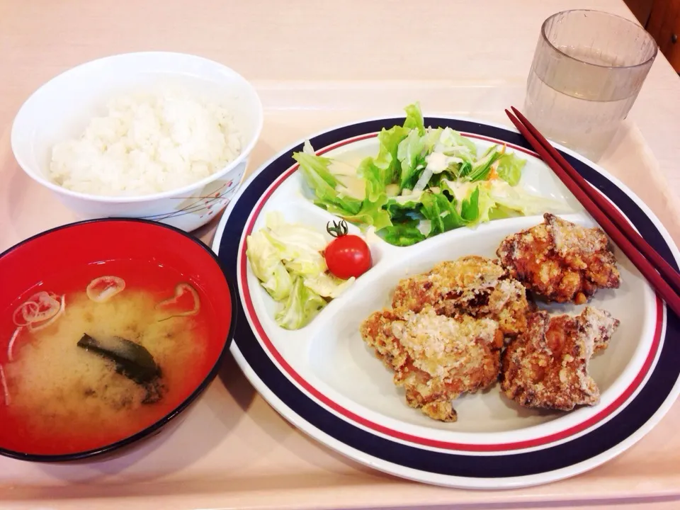 Snapdishの料理写真:県立福祉大学シーガル 日替定食（若鶏の竜田揚げ）|ponnaoさん