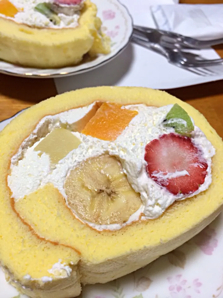 昨日は梅屋のフルーツロールケーキを買っておばさんちに（＾∇＾）|しーさん