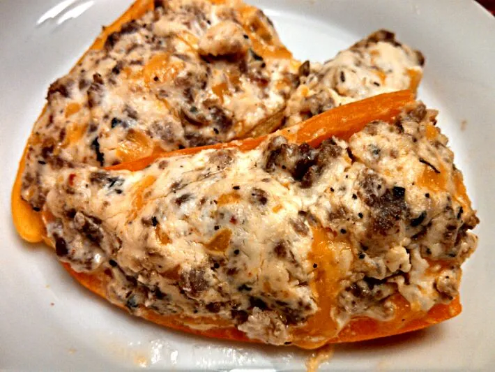 Sausage and cheese stuffed mini bell peppers|Sashi Steinerさん