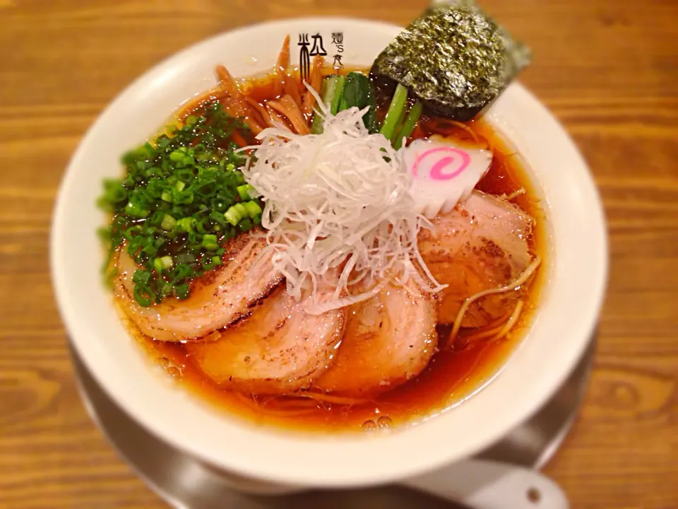 Snapdishの料理写真:丸鶏醤油チャーシュウ麺|麺's食堂粋蓮さん