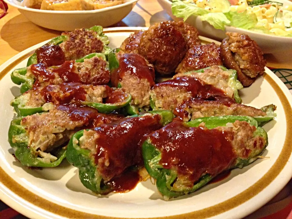 Snapdishの料理写真:昨日の夕食は、ピーマンと椎茸の肉詰め〜(￣ー￣)🍺|ジイジさん