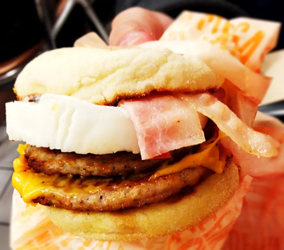 Mega McMuffin with bacon, Kyoto. Something not available in Sg|coxiella24さん