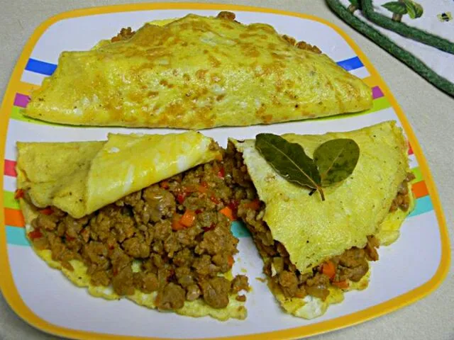 ground beef omelete.. pinoy style..|Ayel Santellaさん