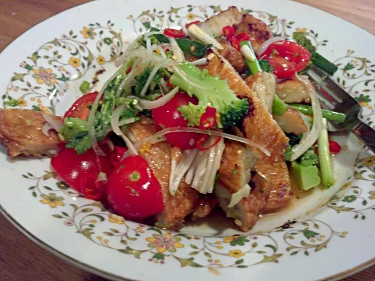 fish meal spicy salad|Sirinnapa Saranwongさん