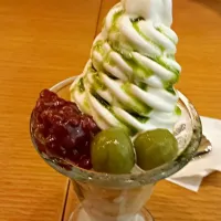 Snapdishの料理写真:Matcha icecream with red bean|Christine Liさん