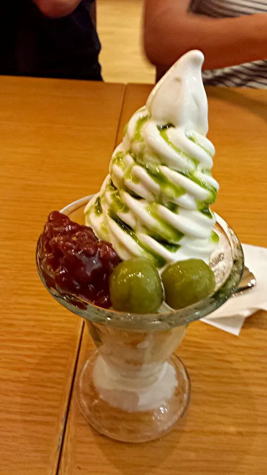 Snapdishの料理写真:Matcha icecream with red bean|Christine Liさん