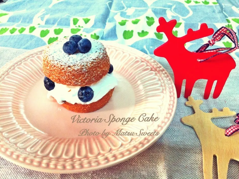 Mini Victoria sponge cake|Matsu sweetsさん