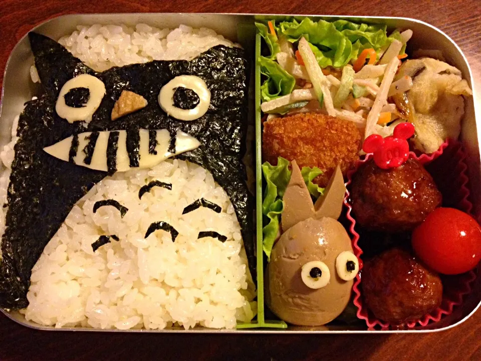 Snapdishの料理写真:お兄ちゃん先生大トトロ中トトロ弁当|mari miyabeさん