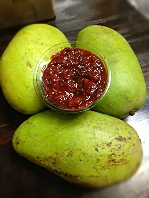 Philippines green mango with spicy shrimp paste..|Ayel Santellaさん