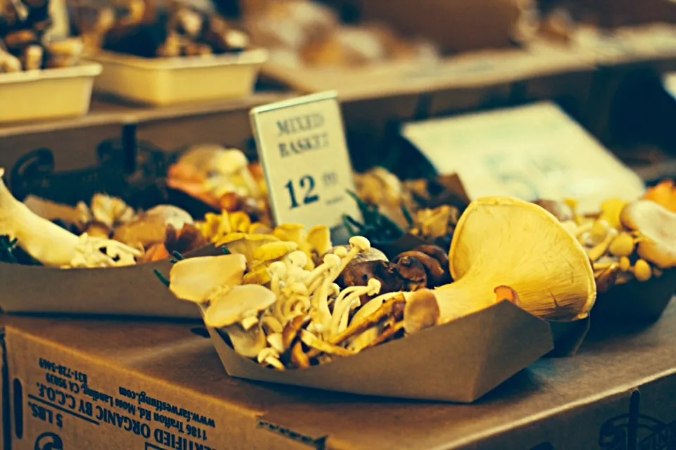 SF ferry building mushroom stand|Sarah Mahoneyさん