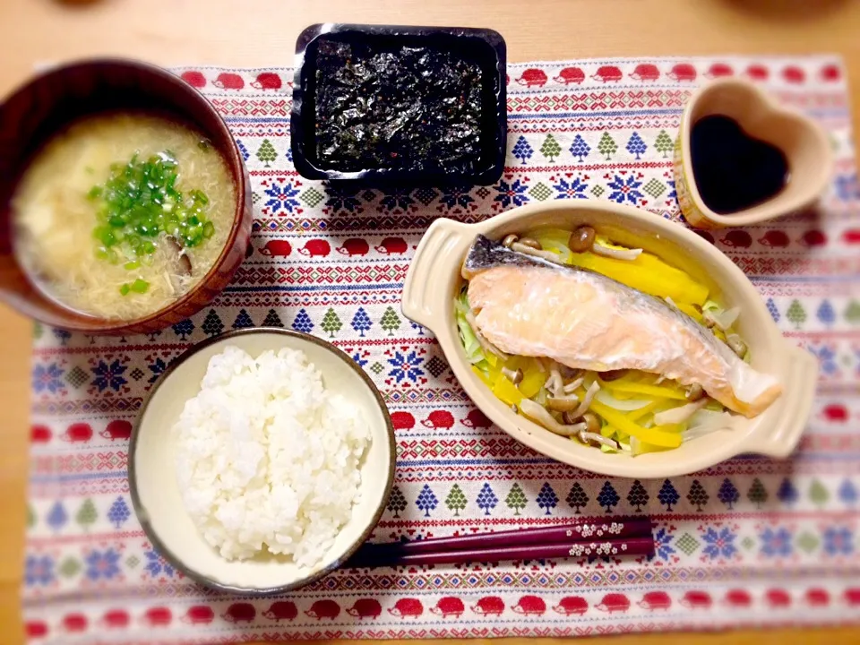 サーモンと野菜の蒸し焼き（ポン酢）、和風かき玉汁、明太韓国のり、ご飯。|あすみさん