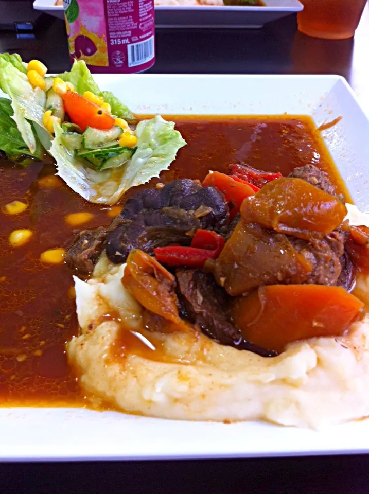 Beef stew with mashed potato|Vincent Hoさん