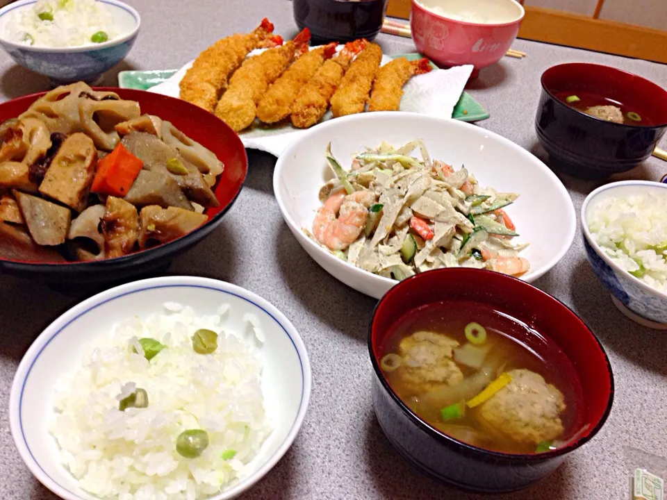 Snapdishの料理写真:今日の湯飯、イワシのつみれ汁、ゴボウエビサラダ、エビフライ☆♪|viviさん