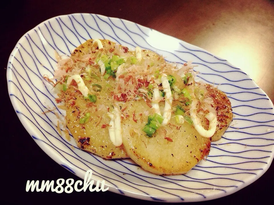 おかなちゃんの料理！焼くだけ！簡単♪長芋のナンプラー焼き♡|まゆりんさん