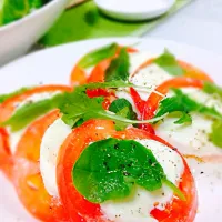 My very own mozzarella tomato in olive oil salad... ansarap grabeeehhh|Rowena Diazさん