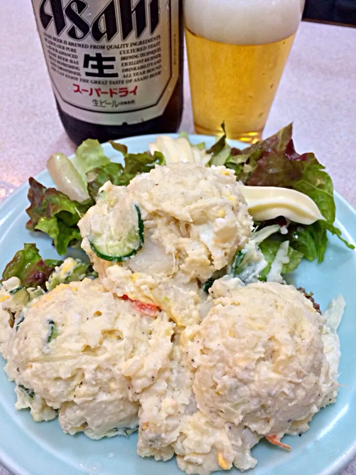 瓶ビールとポテトサラダで、独り酒開始。|Takashi H.さん