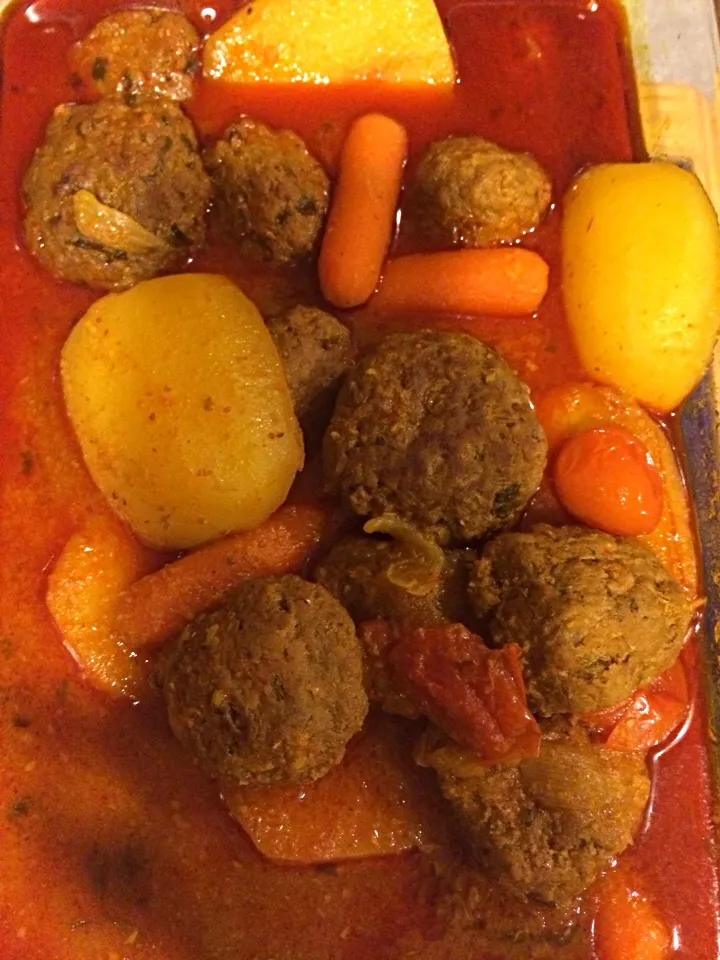 Meatballs, Potatoes & Baby Carrots In Cumin Sauce|Ismahan Khanさん