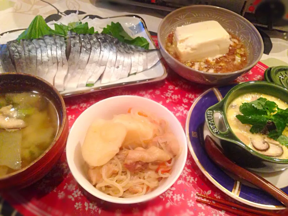 鶏肉と山芋の肉じゃが風☆湯豆腐☆茶碗蒸し☆しめ鯖☆大根と椎茸の味噌汁☆|まるこさん