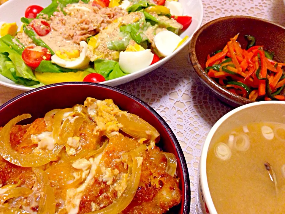 カツ丼 サラダ きんぴら あさりの味噌汁|もねりーさん