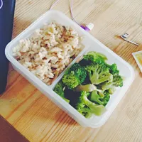 Snapdishの料理写真:Mushroom risotto and broccoli|Jackieさん