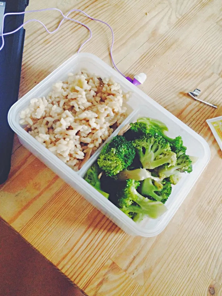 Snapdishの料理写真:Mushroom risotto and broccoli|Jackieさん