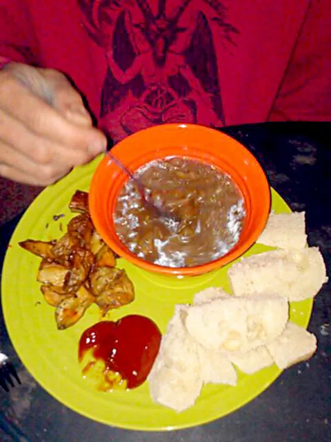 Homemade onion soup, ciabatta bread, and oven roasted potatoes.|Polly Gelfusoさん