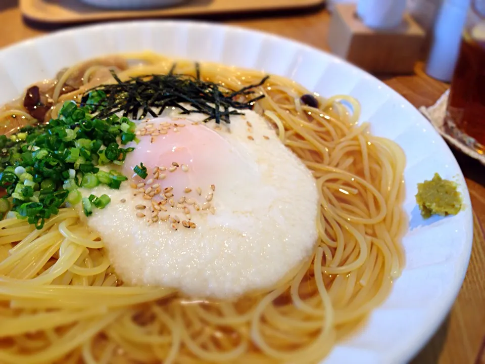 とろろときのこ 半熟卵のおだし和パスタ|こぺ こぺちさん