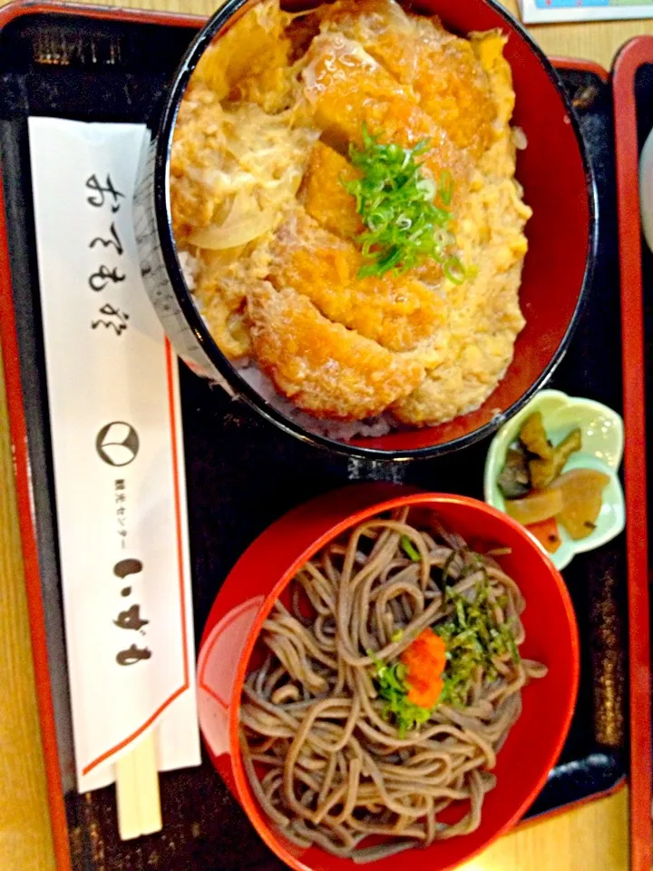 Snapdishの料理写真:出雲大社 そばカツ丼|imuffyさん