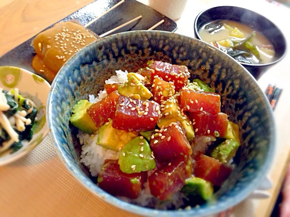 マグロアボカド丼＆こんにゃくの味噌田楽＆ほうれん草とえのきのお浸し＆サツマイモの味噌汁|sho...✡*゜さん