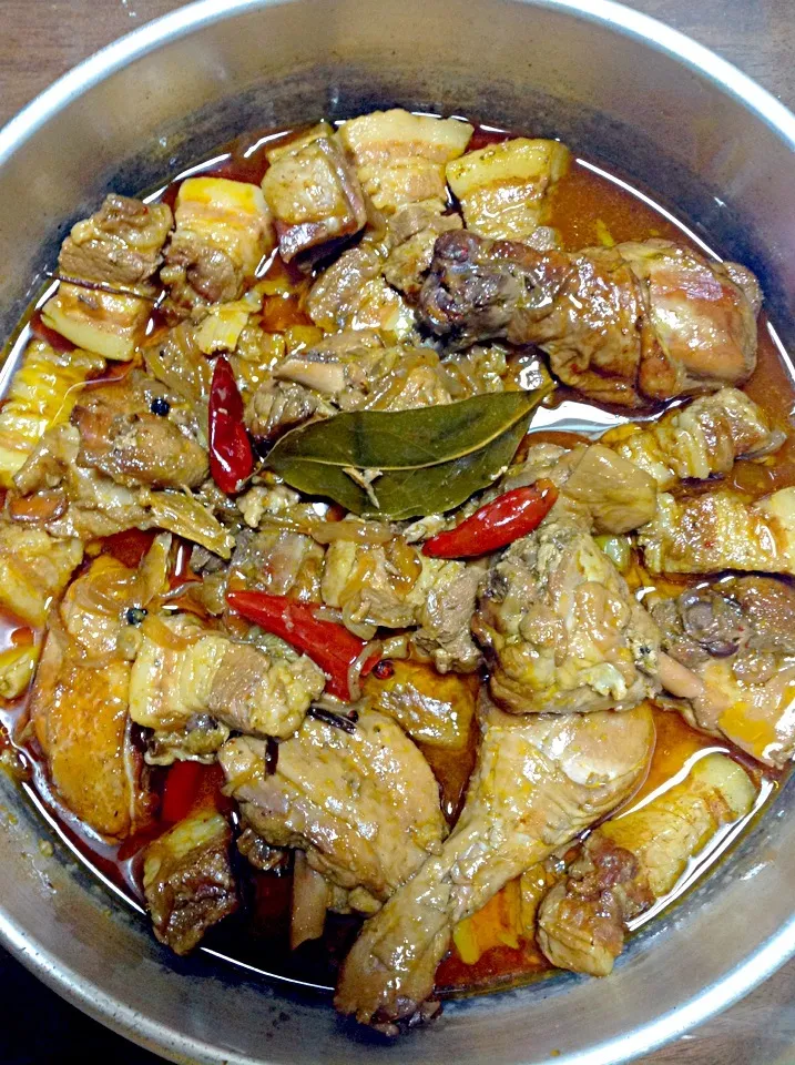 Pork & chicken adobo(*^_^*) 豚と 鳥肉の 煮物 @ Miki's House:)))|Miki Jorierose Obispoさん