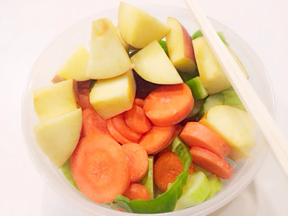 Raw fruit and veggie medley|Tony Stewartさん