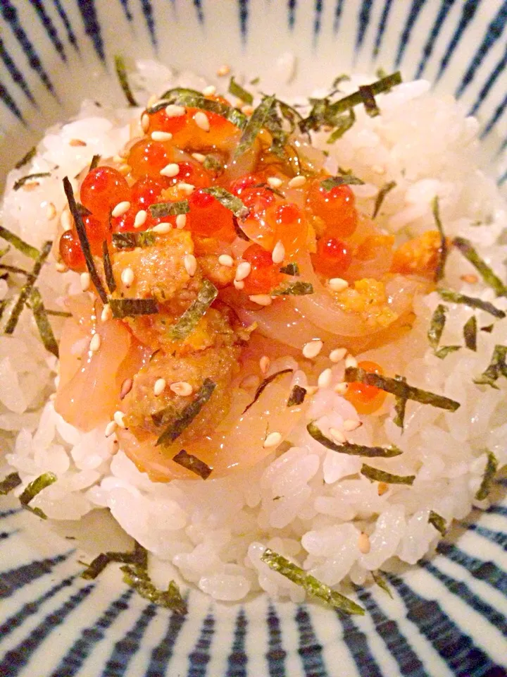 Snapdishの料理写真:Sea urchin･ Salmon roe･The squid🍚海宝丼|🌈Ami🍻さん