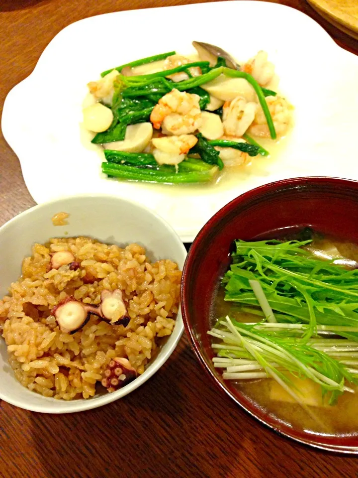 タコ飯と海老とエリンギの塩炒め🍺|yuuminさん