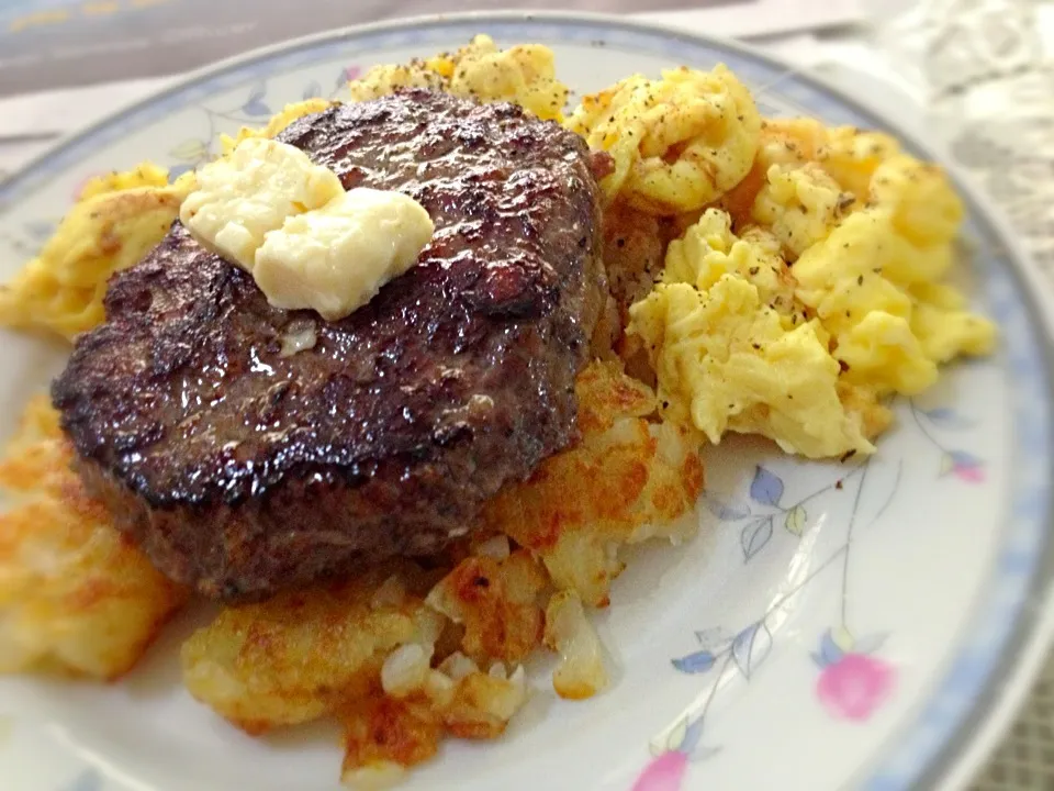 Beef patty, harshbrowns and scrambled eggs|prissyさん