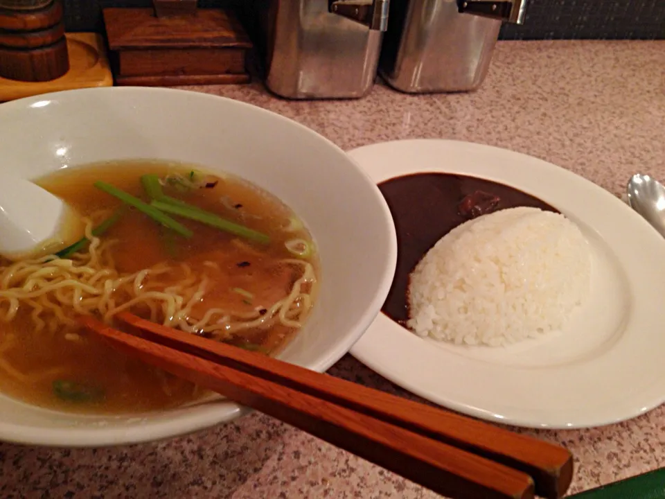 インディアン蒲田西口のラーメン&半カレー|Magoshi YZ250さん