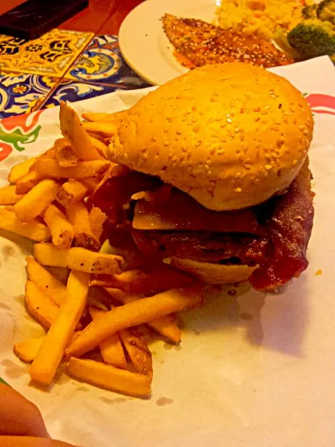 Beef Bacon Burger with Fries|didiさん