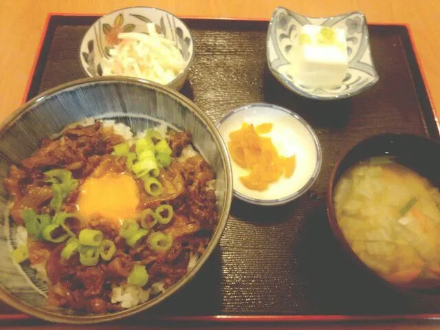 Snapdishの料理写真:手作り牛丼定食|Ryouri　Sukiさん