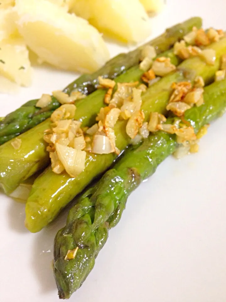 Sautéed garlic asparagus|Ash Maxwellさん