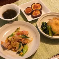 Snapdishの料理写真:鶏肉のガーリックバター炒め、玉子の袋煮、椎茸のチーズ焼き、もずく酢|きりママさん