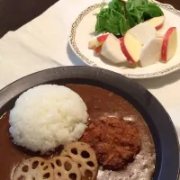 Snapdishの料理写真:ミンチカツカレー、蕪とリンゴのサラダ|きりママさん