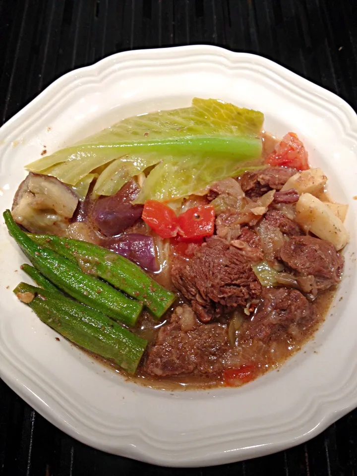 Snapdishの料理写真:Beef sinigang! Comfort food for a snowy day!|Emmie Pizarroさん