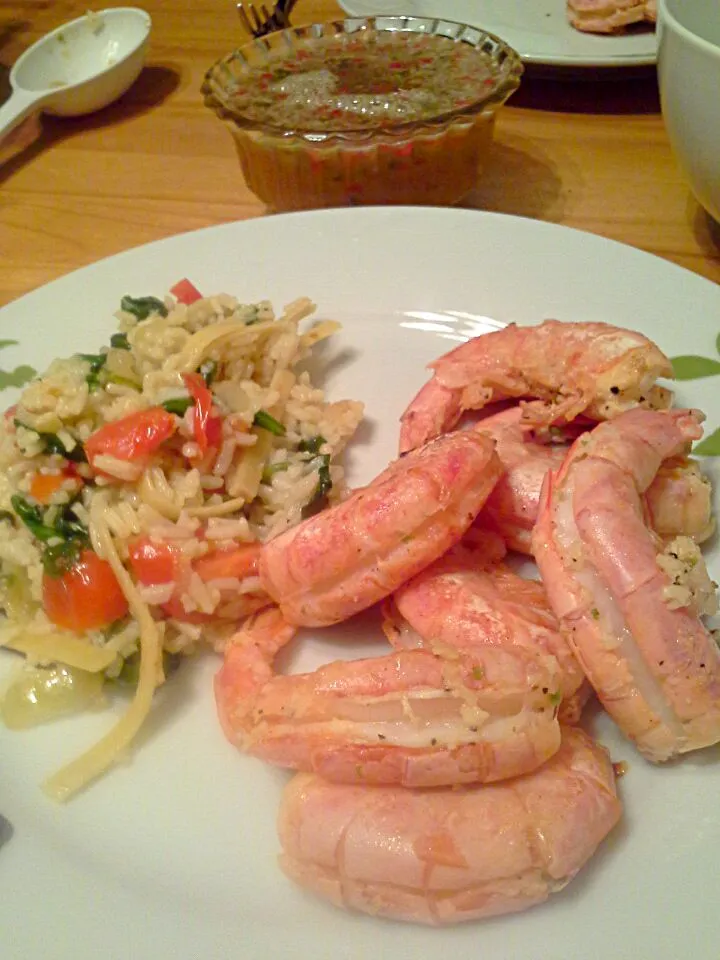 Argentine shrimp with spinach pilaf and sweet chili dip made with jalapeño and cherry peppers.|Fe's kitchenさん