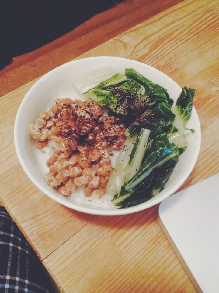 Snapdishの料理写真:Natto and bok choy with shiso furikake over rice|Jackieさん