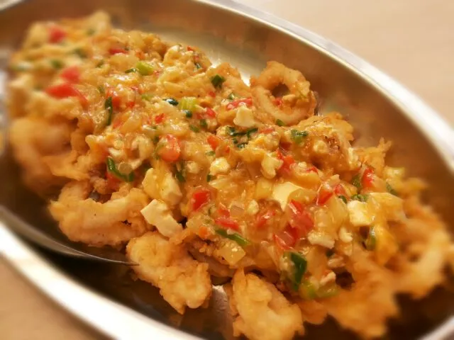 Snapdishの料理写真:fried squid w/ salted duck egg Sc.|Depot Lia Liaさん