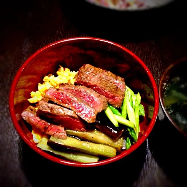 Snapdishの料理写真:和風ステーキ丼|miiiーna"さん