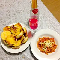 Snapdishの料理写真:pasta and french toasts|Louisa Ezpeletaさん