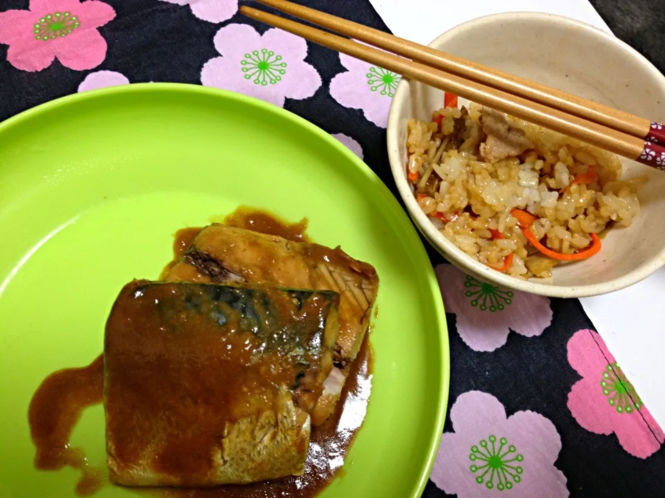 Snapdishの料理写真:混ぜ御飯とサバ味噌|がーなさん