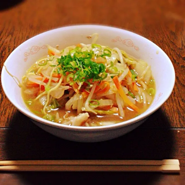 ラ王の袋麺で野菜たっぷりラーメン♡|ayamenさん