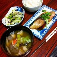 さつま汁。ぶりの照り焼き。白菜浅漬け。|ナミカワさん