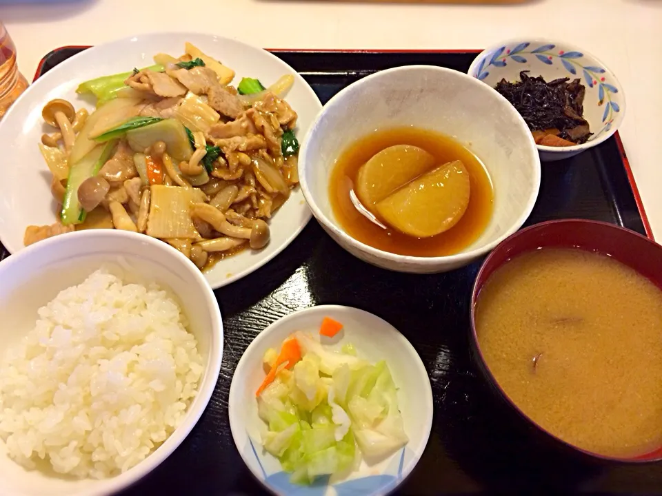 Snapdishの料理写真:肉とキノコ🍄炒め定食|Johnnyさん